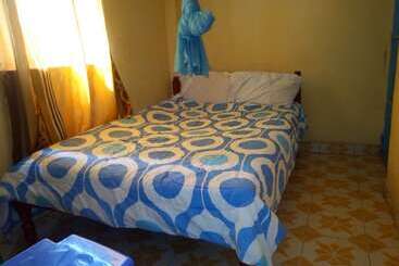 فندق At Ease Guest House