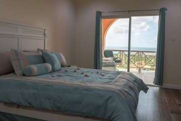 アパートホテル Mount Royal Luxury Condos