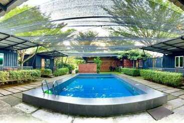 ペンション Petak Padin Cottage By The Pool, Kepala Batas Penang