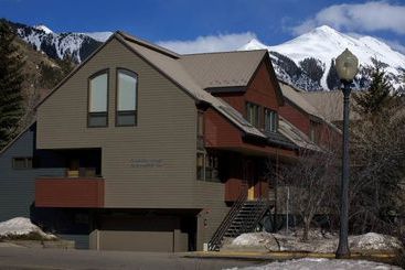 Cimarron Lodge