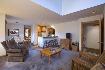 Cimarron Lodge