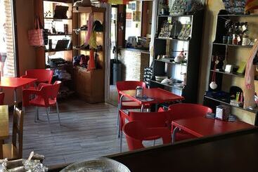 פונדק La Bastide Du Chemin