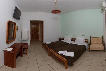 ホテル Kardamili Beach