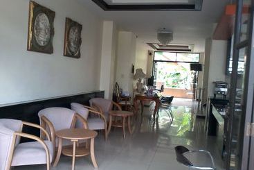 هتل Enjoy S Beach House & Cafe
