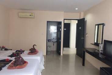 ホテル Lars Lita Residence