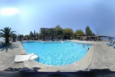 בית מלון כפרי Long Beach Resort