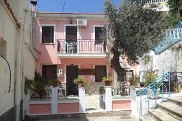 Hôtel Manos Studios