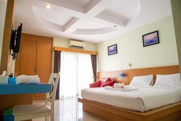 בית מלון כפרי Patong Eyes