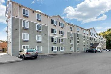 Апартаменты Suburban Studios Huntsville University Area