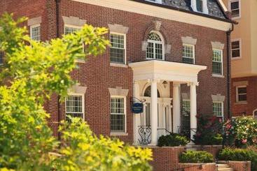 호텔 Embassy Circle Guest House