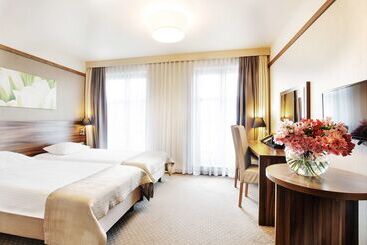 酒店 Golden Tulip Krakow City Center