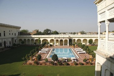 ホテル Indra Vilas