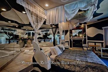 هتل Inn of The Dove