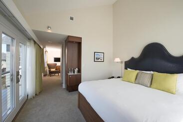 فندق The Boathouse