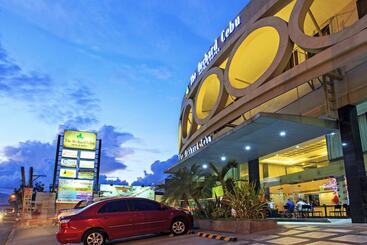 The Orchard Cebu Hotel & Suites