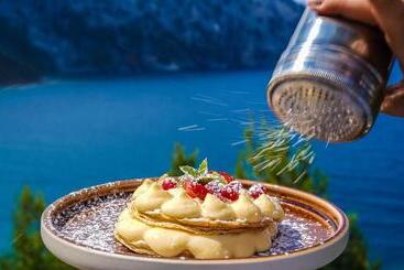 هتل Xenia Residence & Suites