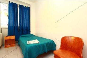 هاستل Hostal Elkano