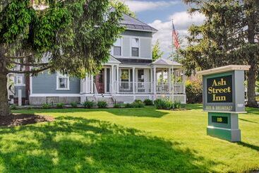 تختخواب و صبحانه Ash Street Inn
