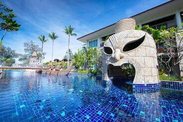 Graceland Khaolak Beachfront Resort