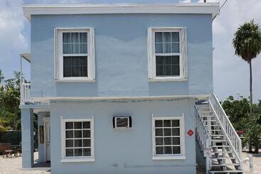 فندق Captain Pip's Marina & Hideaway