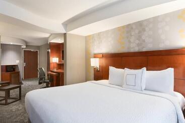 هتل Courtyard By Marriott Kalamazoo Portage