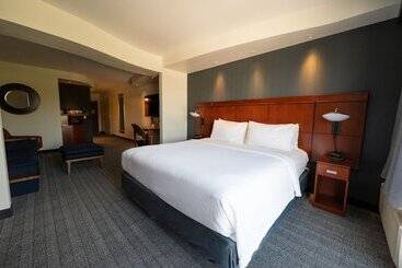 ホテル Courtyard By Marriott Philadelphia Springfield