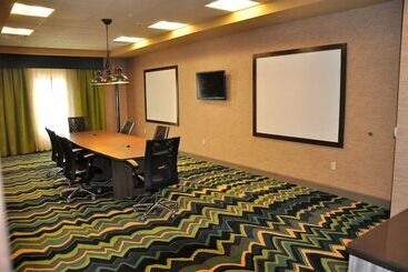 هتل Holiday Inn Express & Suites Perry National Fairground Area, An Ihg