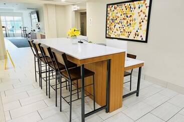 בית מלון כפרי Holiday Inn Express & Suites Houston East   Baytown By Ihg