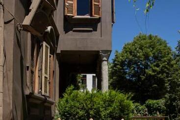 בית מלון כפרי Life Gallery