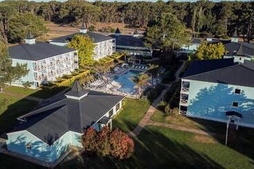 Howard Johnson Hotel & Convention Center Madariaga   Carilo