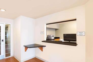 דירה Woodspring Suites College Station