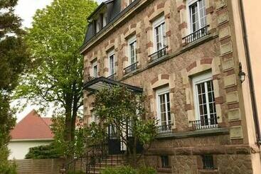 مبيت وإفطار Les Jardins D Aïka