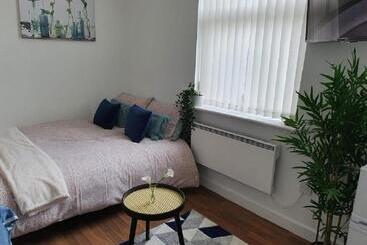 Апарт-отель Citynights Studios With Free Parking