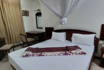 בית מלון כפרי All Seasons