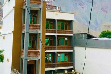 هتل Chitral Inn