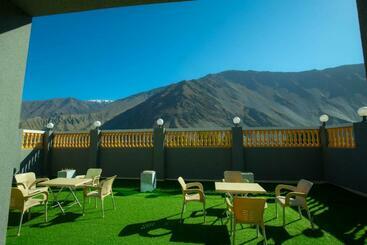 هتل Chitral Inn