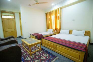 هتل Chitral Inn