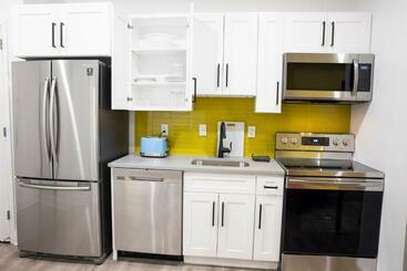 Peachtree Suites   Jersey City