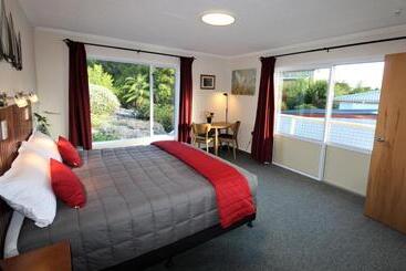 بنسيون Labyrinth Gardens Guest House