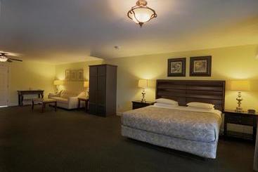 هتل Beach Cove Waterfront Inn
