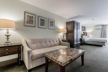 هتل Beach Cove Waterfront Inn
