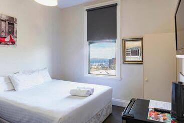 هتل Six Degrees Boutique