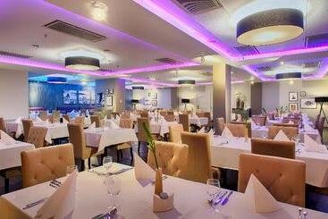 هتل آپارتمان Leonardo Royal Hotel Warsaw