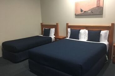 מוטל Breakout Motor Inn