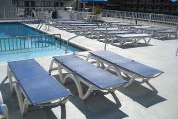 استراحتگاه The Diplomat Beach Club Suites