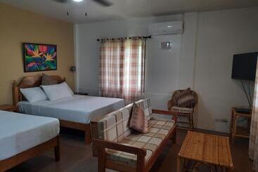 هتل Eastwind Beach Club  El Nido