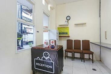 هتل Spot On 90780 Gang Tengah Homestay Syariah