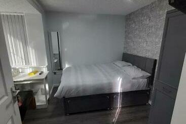 펜션 Glorious Bnb Longbridge