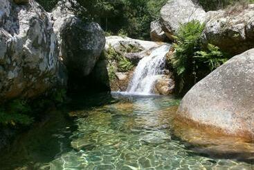 تختخواب و صبحانه Casa Petra Salga