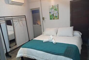 ペンション Hostal Bon Hábitat